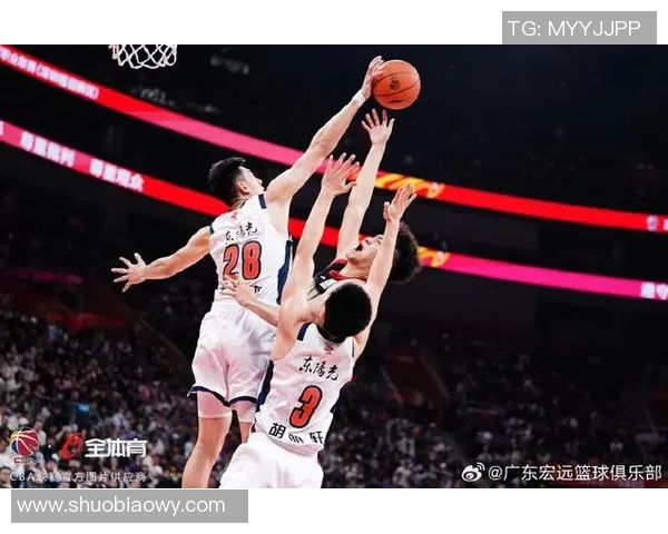 CBA半决赛激战正酣广东队与深圳队争夺决赛席位的精彩对决
